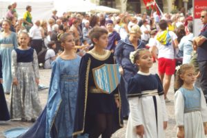 Sfilata storica in costumi medioevali dei Bambini in occasione del Palio di Asti 2013.